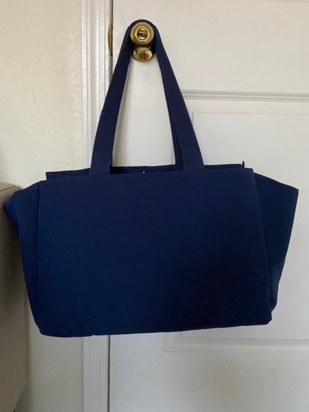 Lululemon Triple Compartment Tote Bag 18L - Picture 3 of 3
